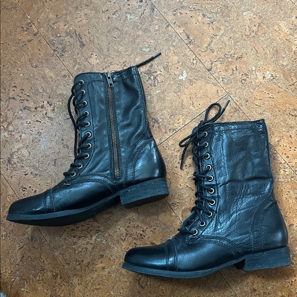 Leather combat boots w/ interior pockets - Picture 9 of 10